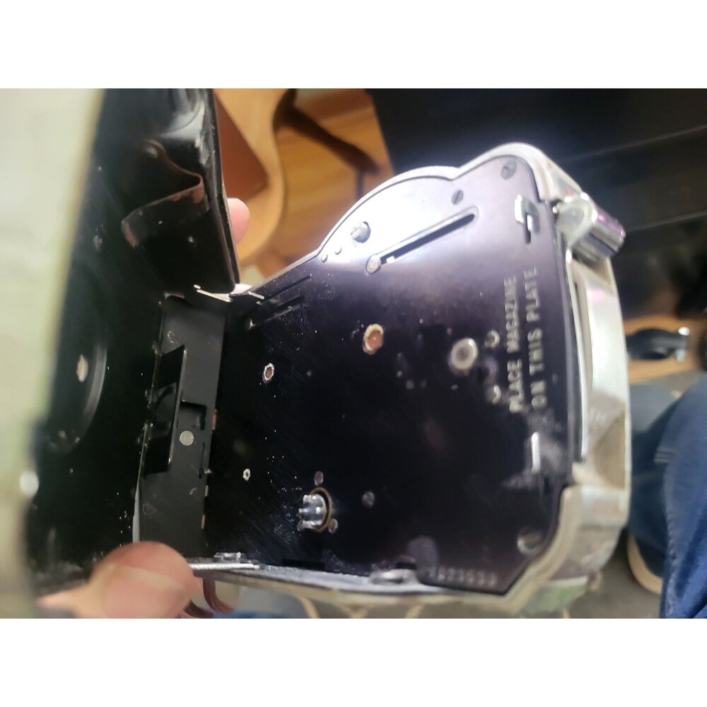 VINTAGE Revere Magazine Model 16  Movie Camera - Picture 12 of 16